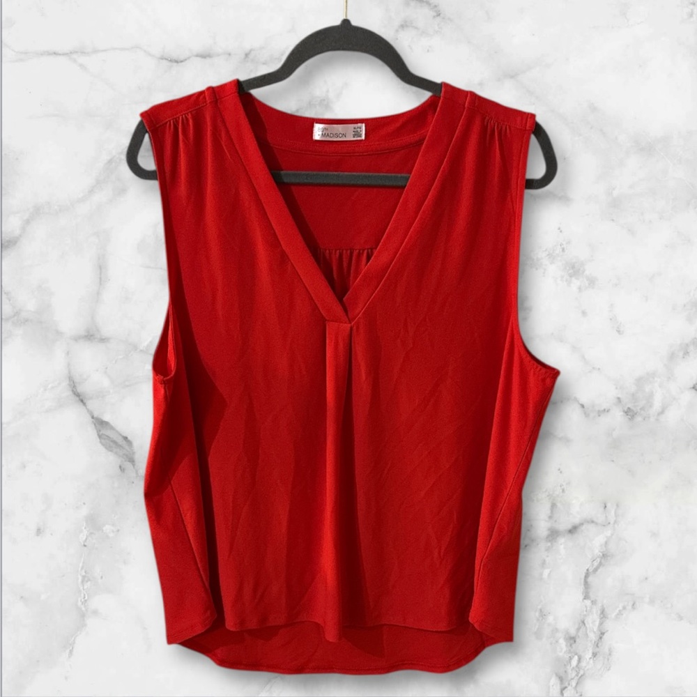 89th & madison red v neck tank top size X-large